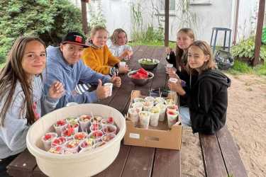 „FABRYKA ATRAKCJI”: Laser Tag, Wojskowy Biwak, Park Linowy, Sport, Integracja, Chill out. Ośrodek z basenem letnim. Kolonia 8-12 lat i obóz 13-16 lat